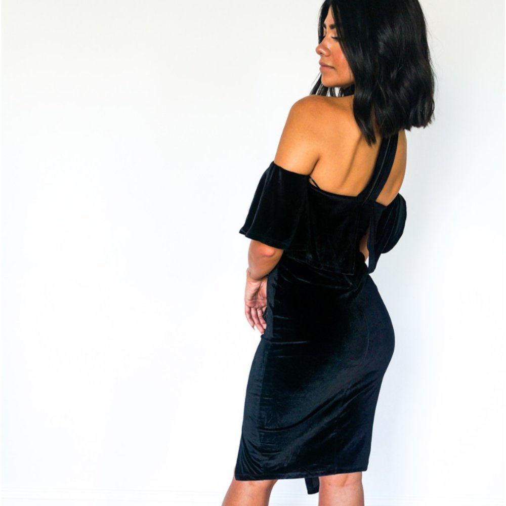 Black velvet off-the-shoulders choker dress - Picture 5 of 13